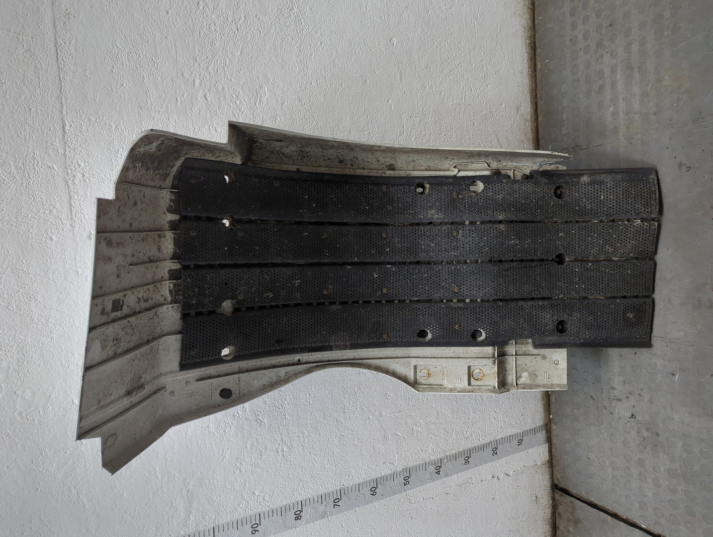 Крыло заднее левое