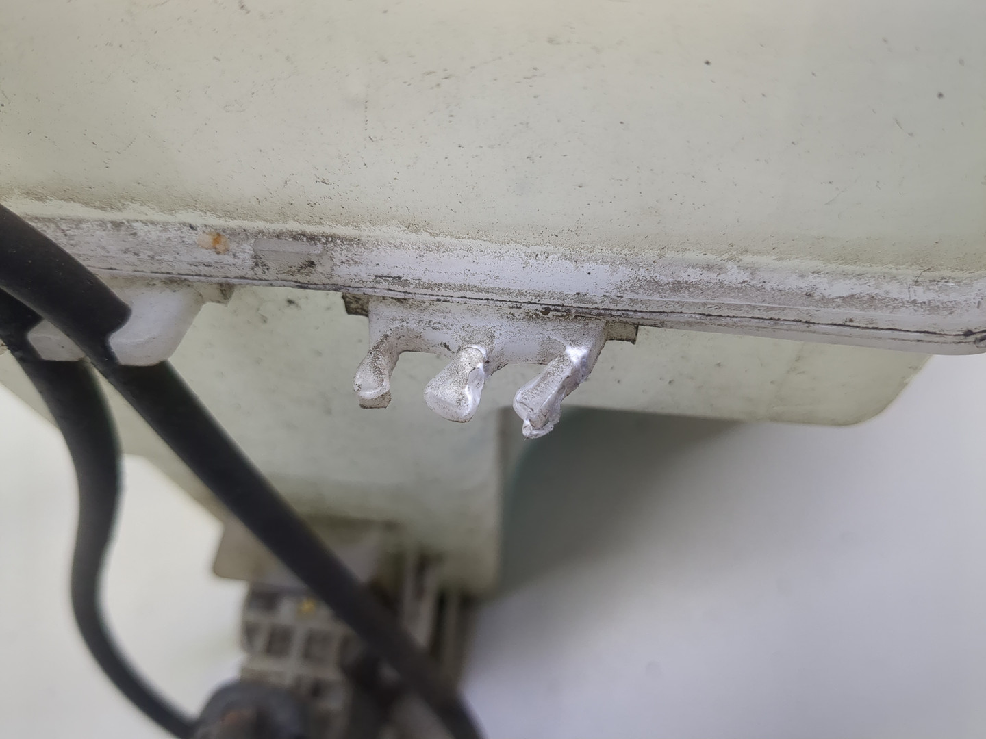 Бачок омывателя лобового стекла