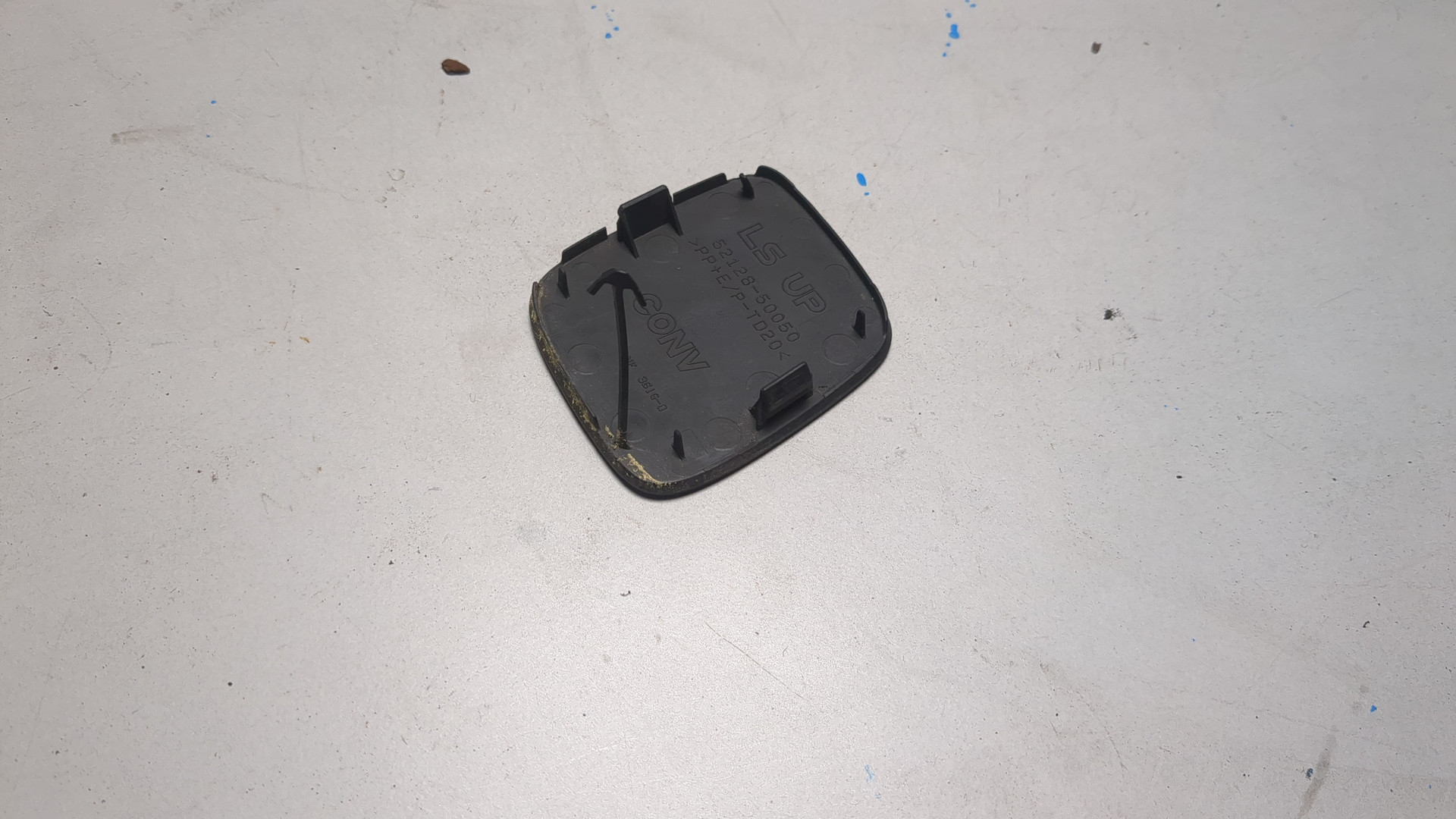 Заглушка буксировочного крюка