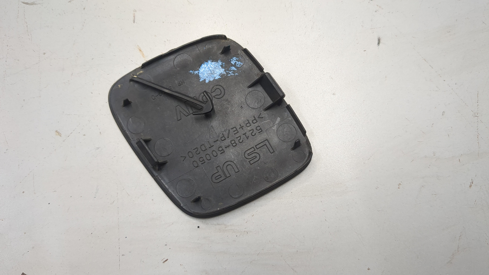 Заглушка буксировочного крюка