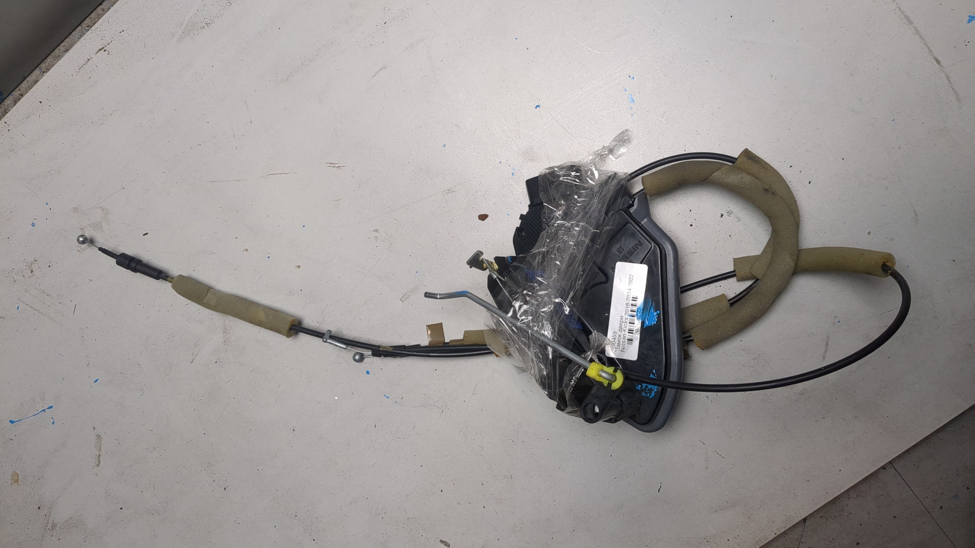 Замок двери передней левой