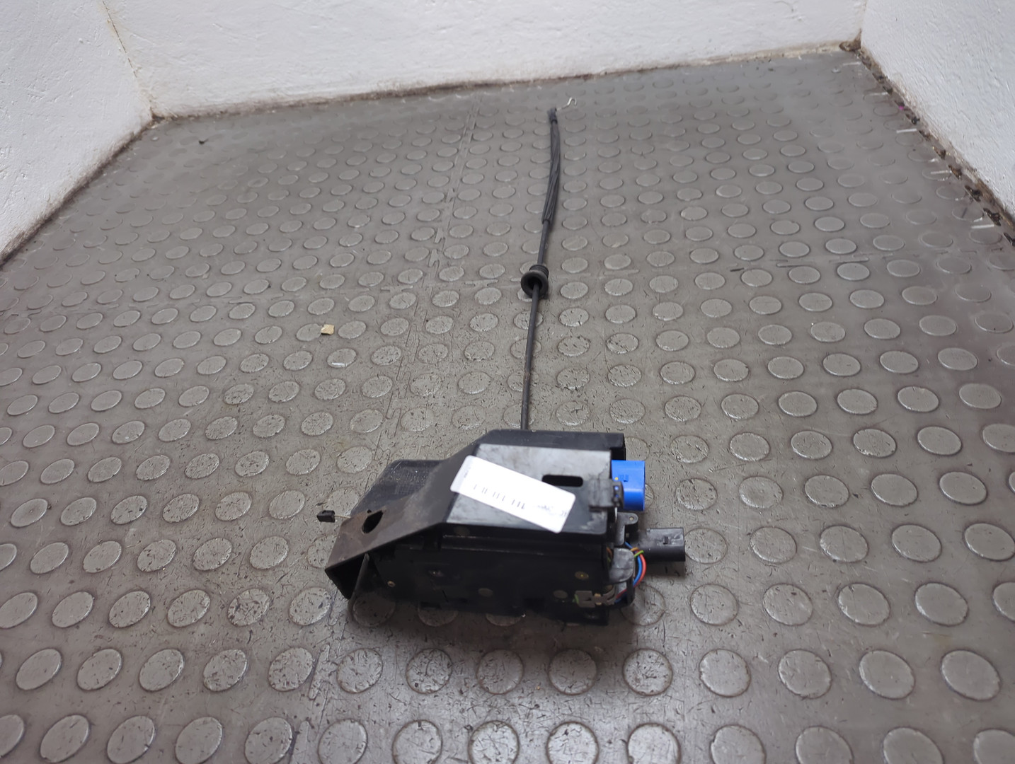 Замок двери передней правой