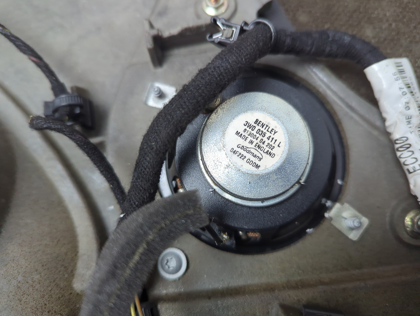 Обшивка двери передней правой