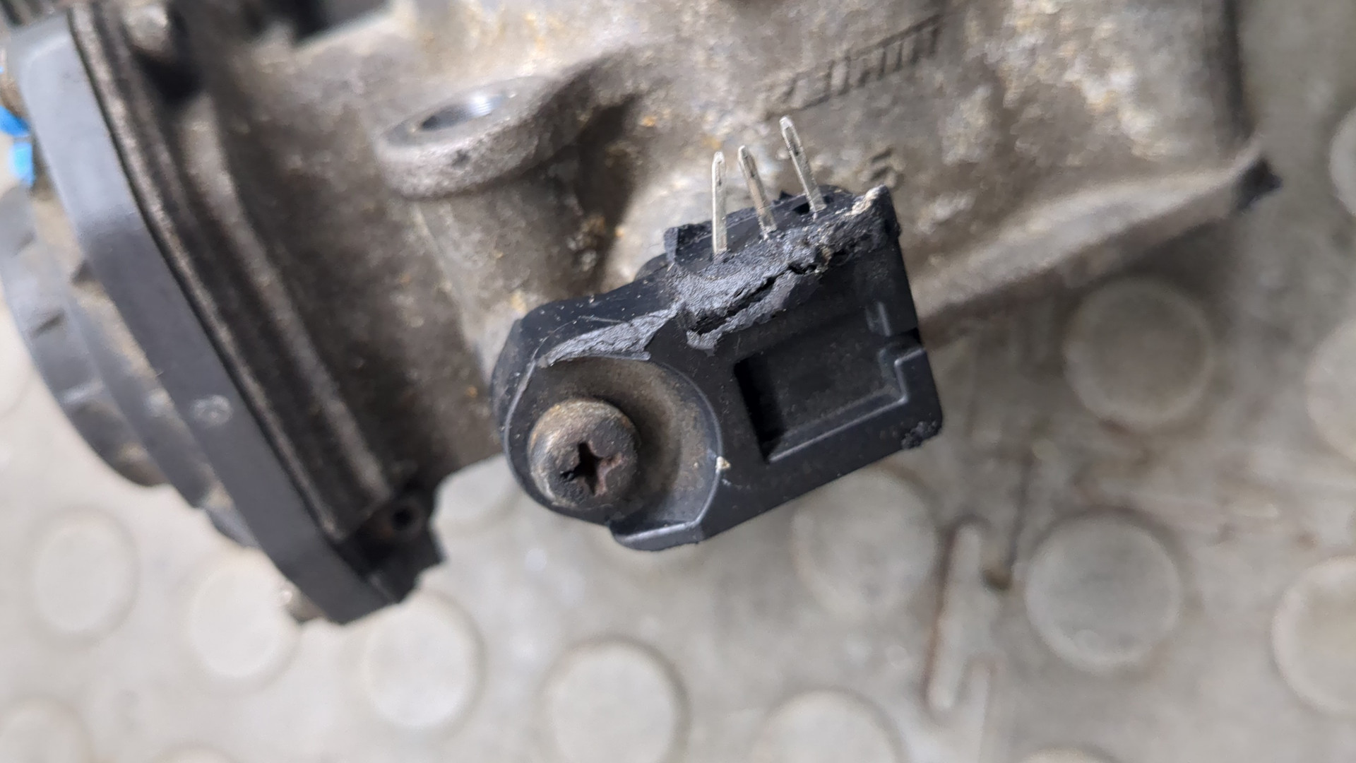 Заслонка дроссельная электрическая