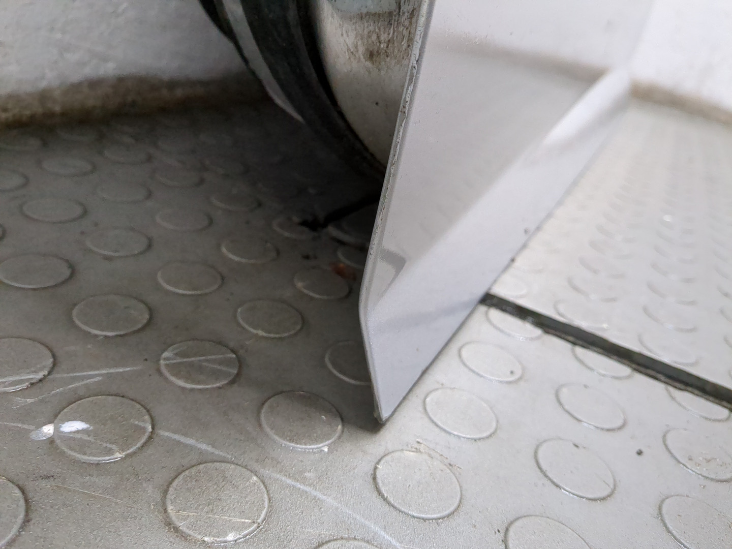 Дверь передняя левая