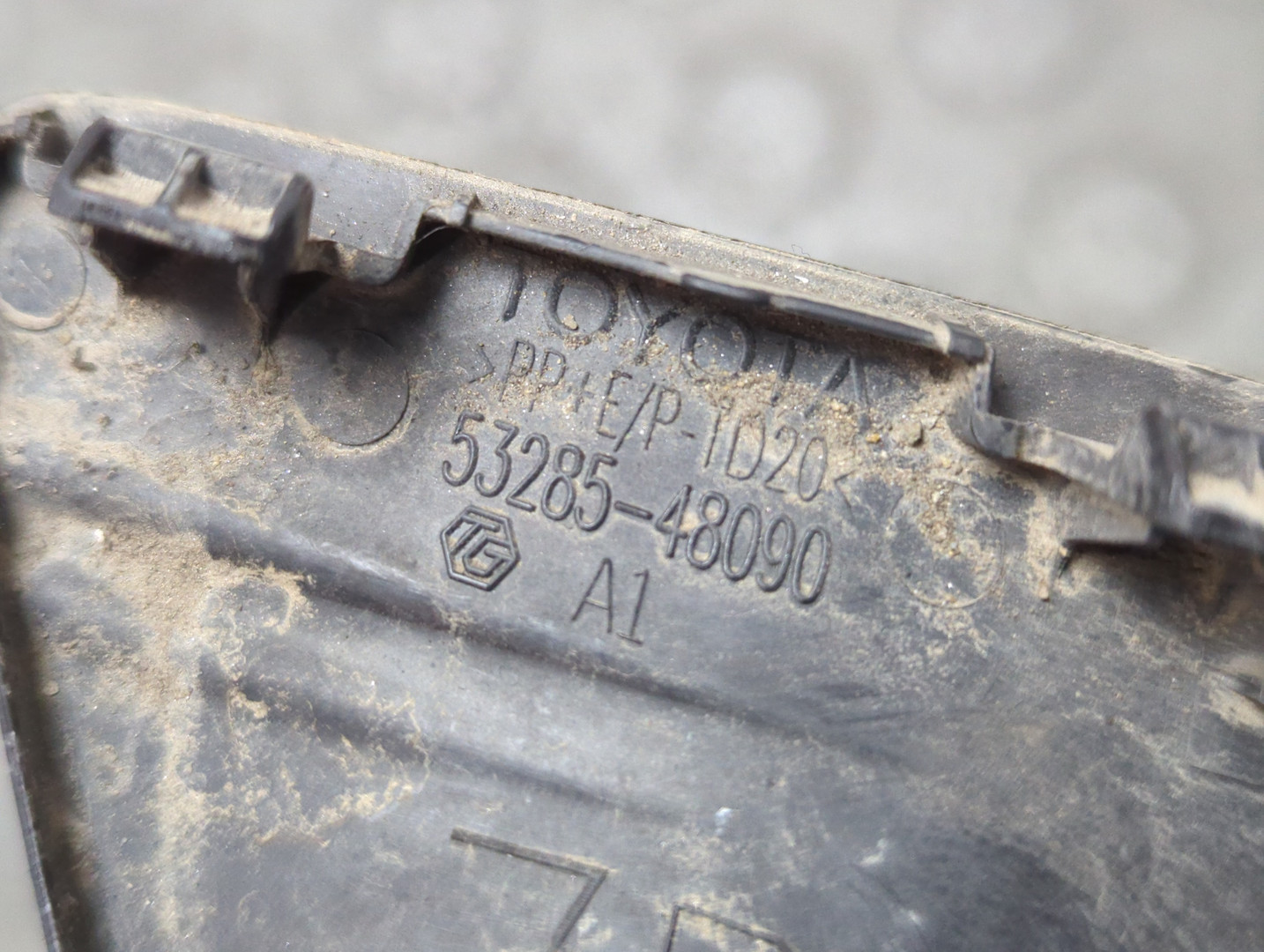 Заглушка буксировочного крюка