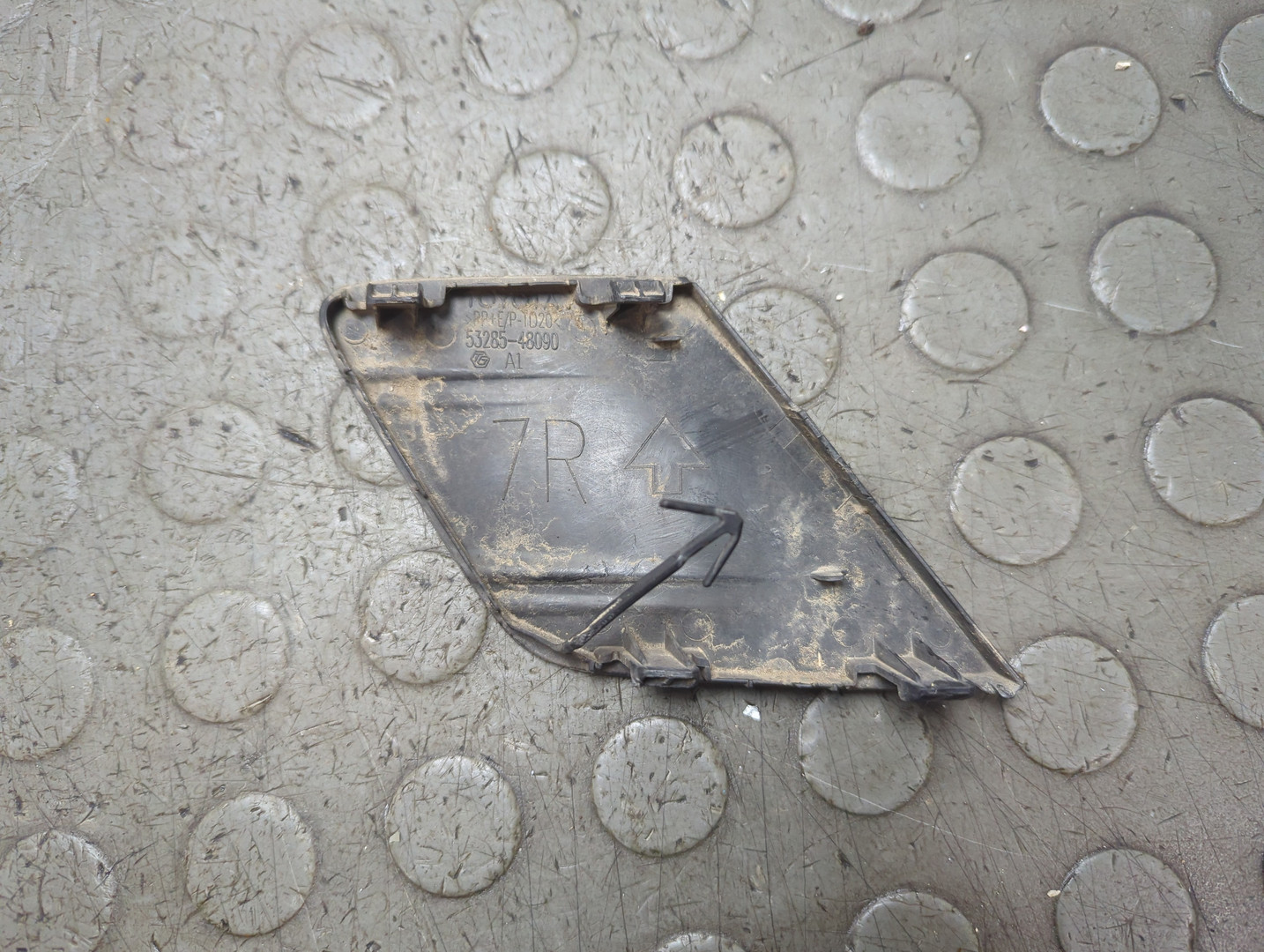 Заглушка буксировочного крюка