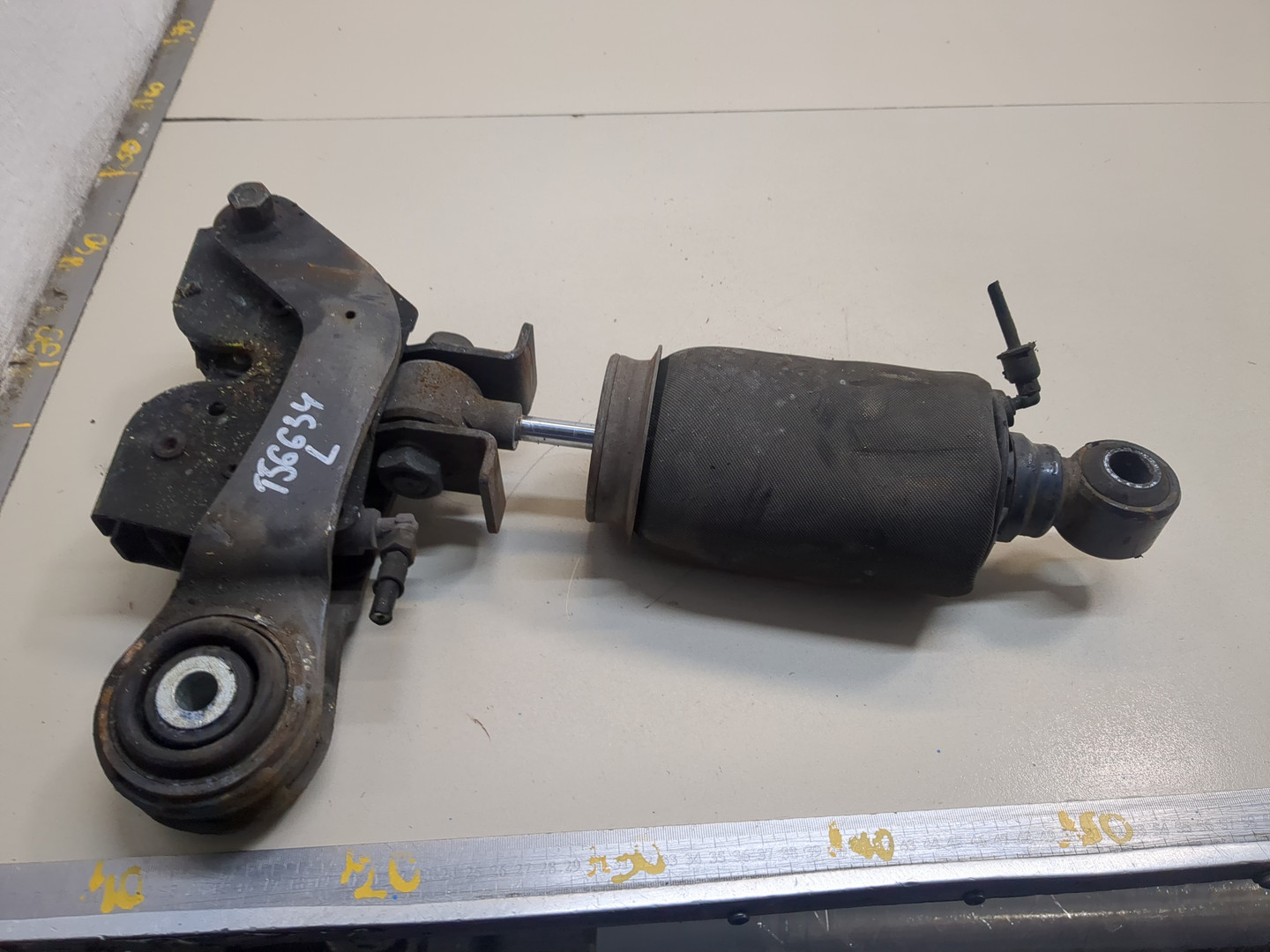 Амортизатор кабины