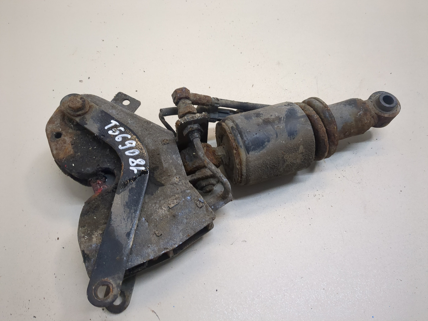 Амортизатор кабины