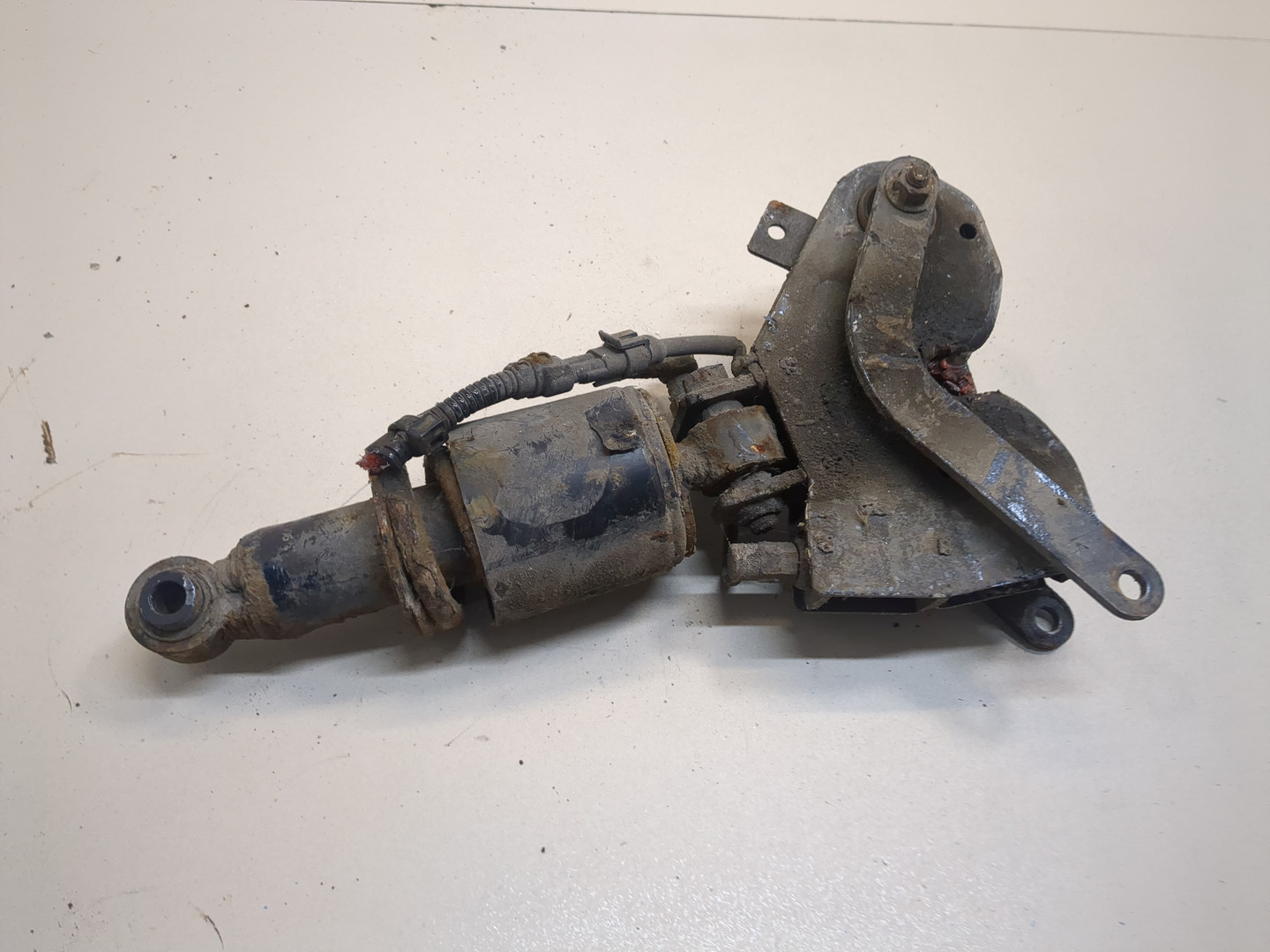 Амортизатор кабины