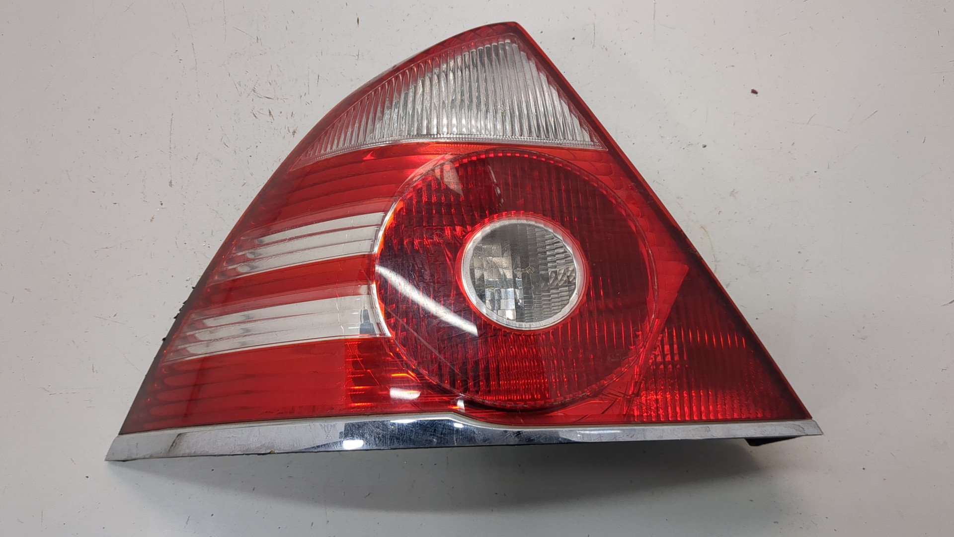 Фонарь задний левый