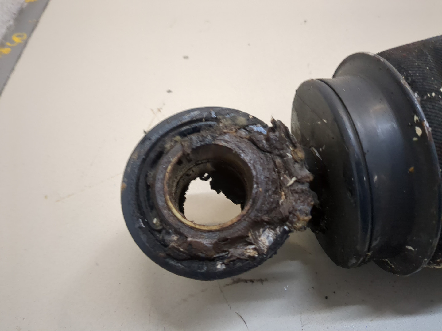 Амортизатор кабины