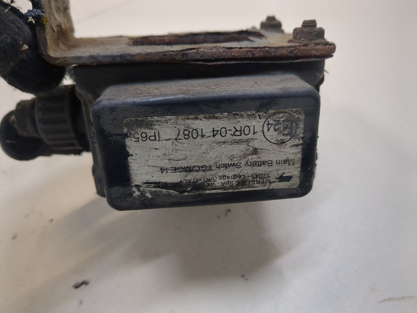 Выключатель массы