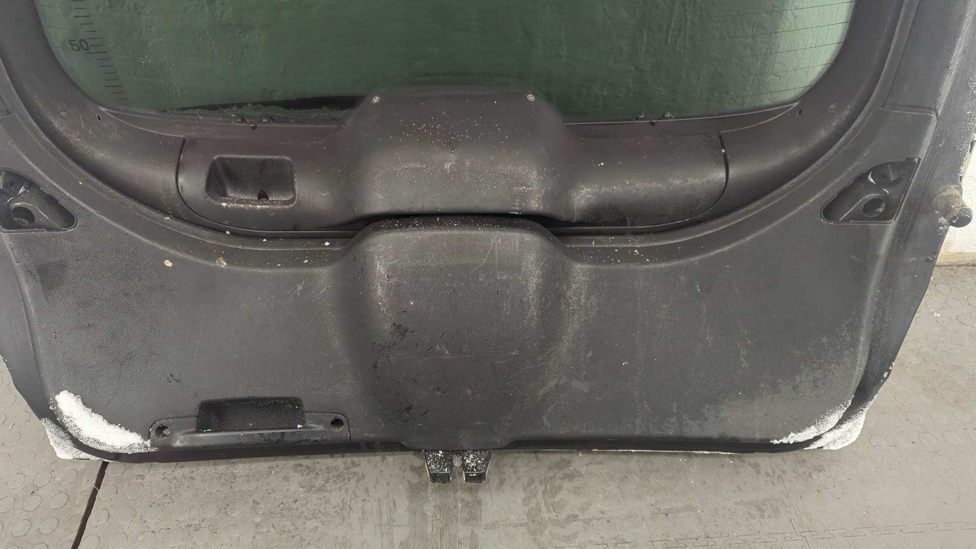 Дверь багажника