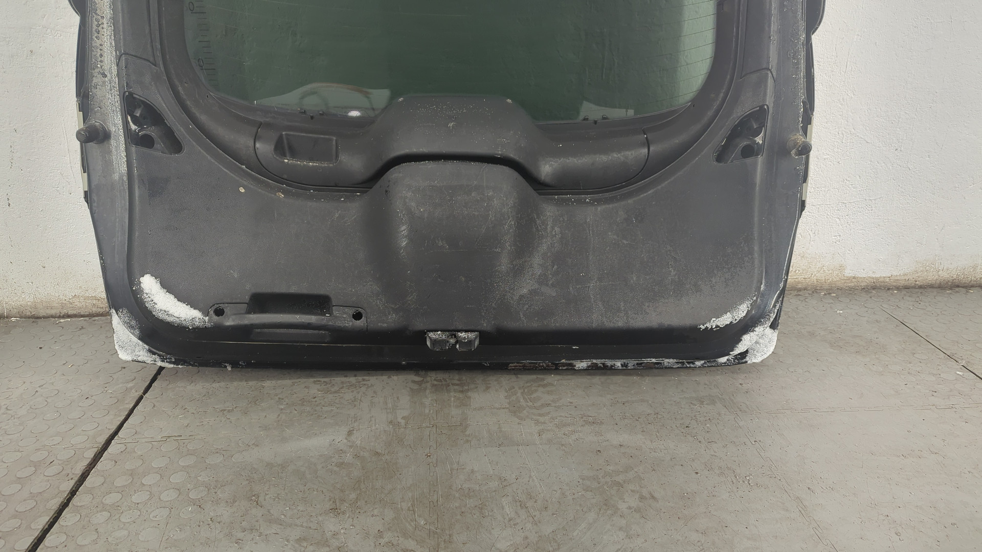 Дверь багажника