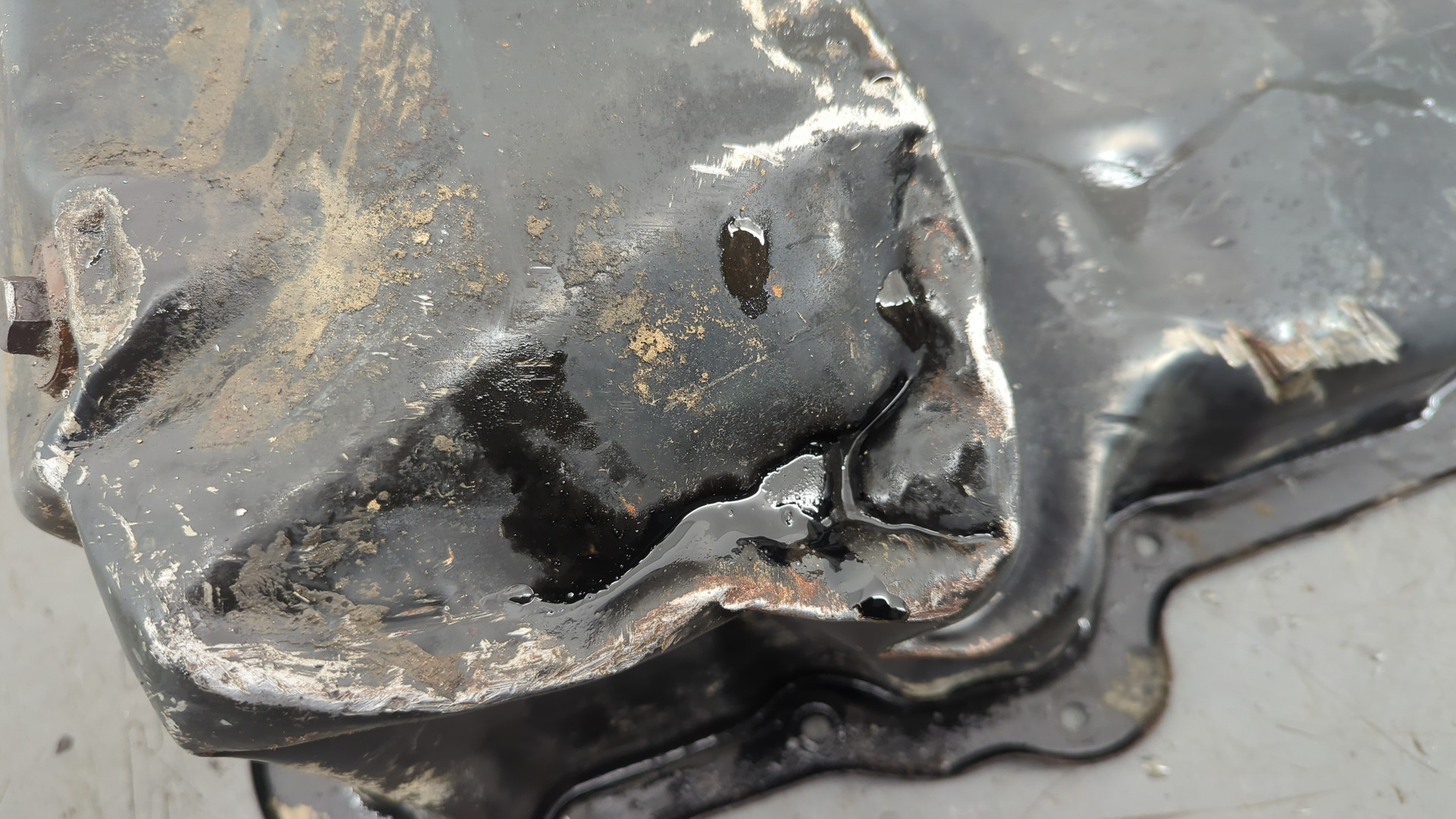 Поддон масляный двигателя (картер)