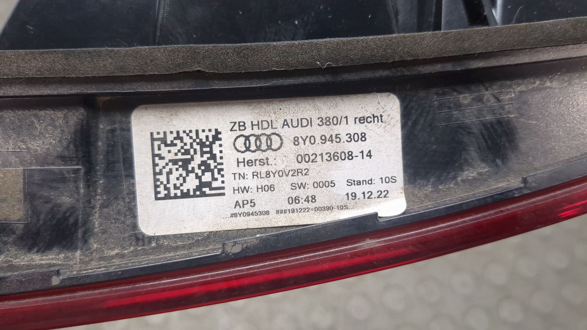 Фонарь задний внутренний правый