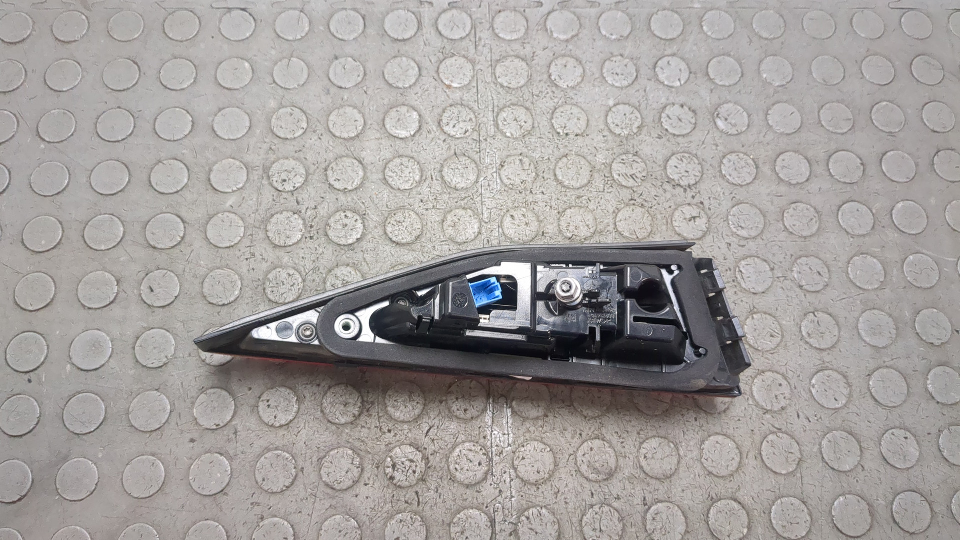 Фонарь задний внутренний правый