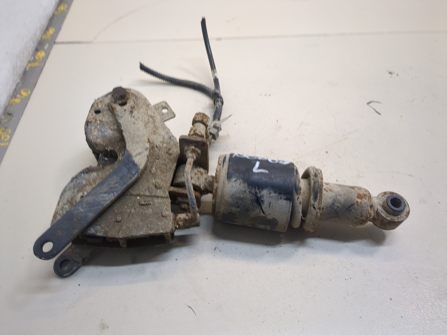 Амортизатор кабины