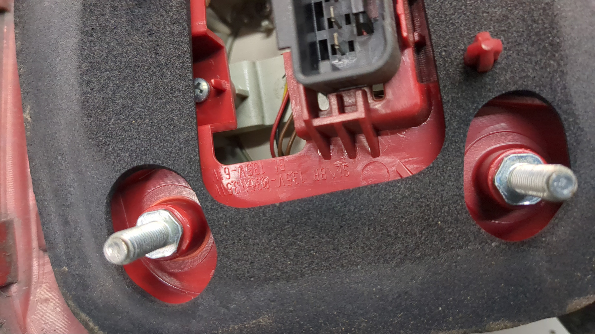 Фонарь задний левый