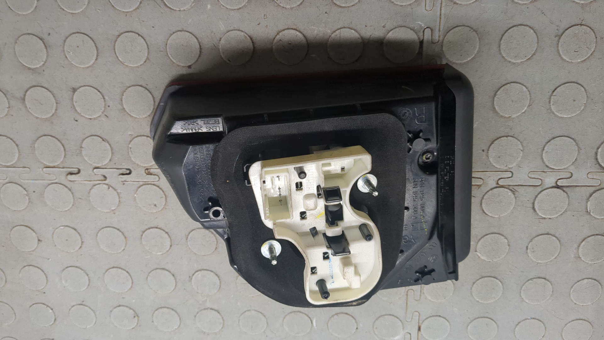 Фонарь задний внутренний правый