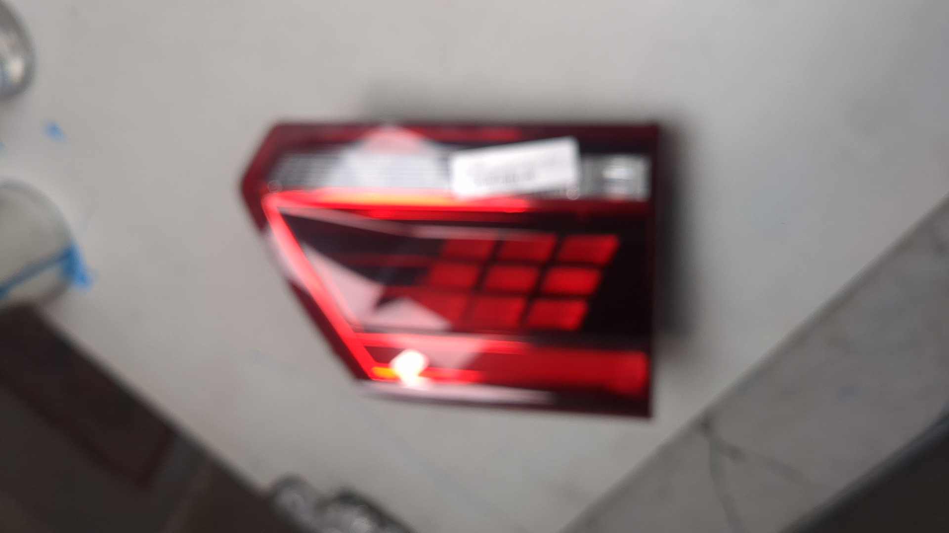 Фонарь задний внутренний левый