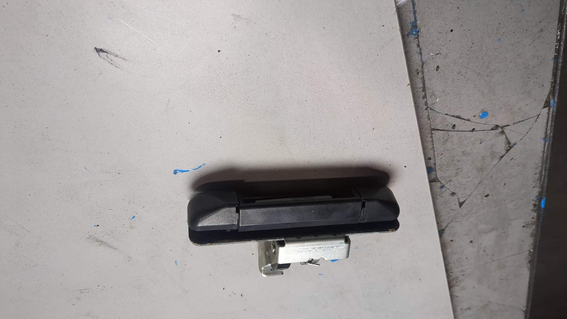 Ручка двери багажника наружная