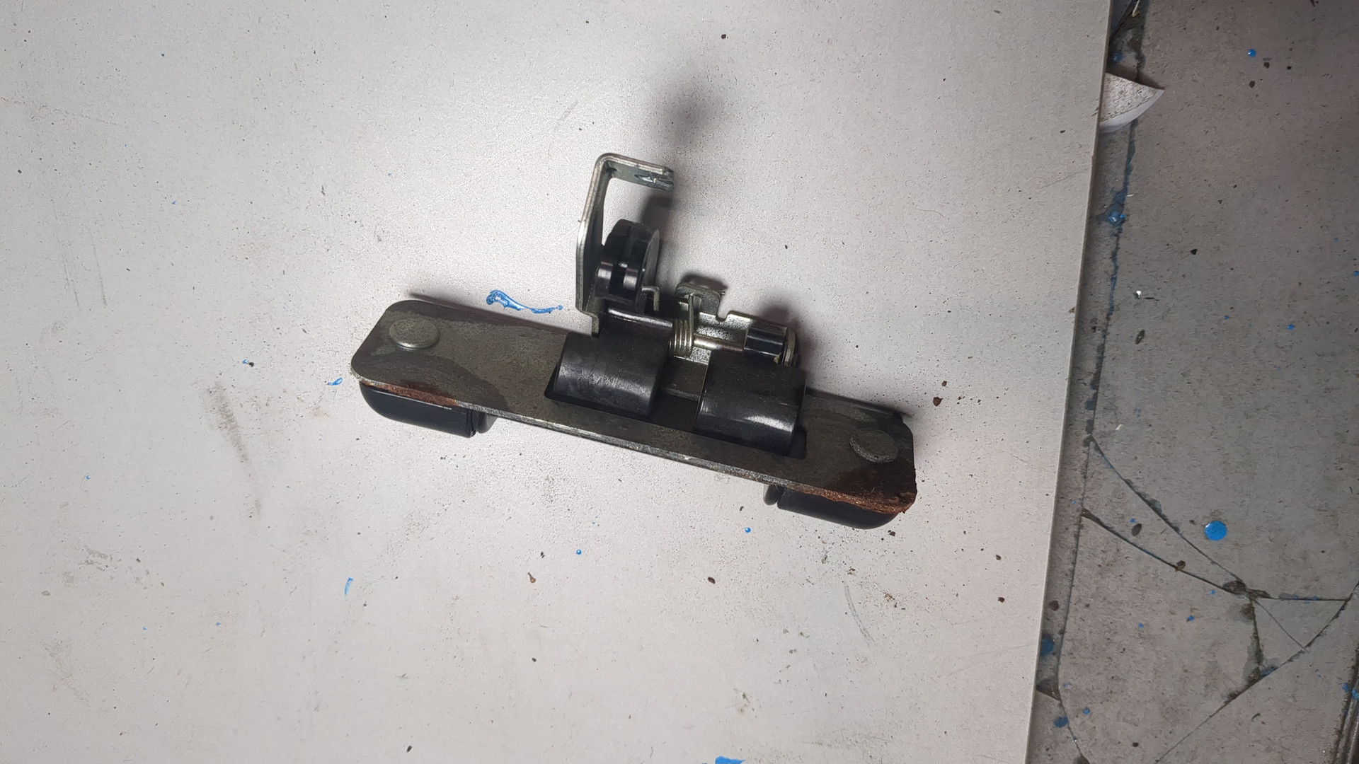 Ручка двери багажника наружная