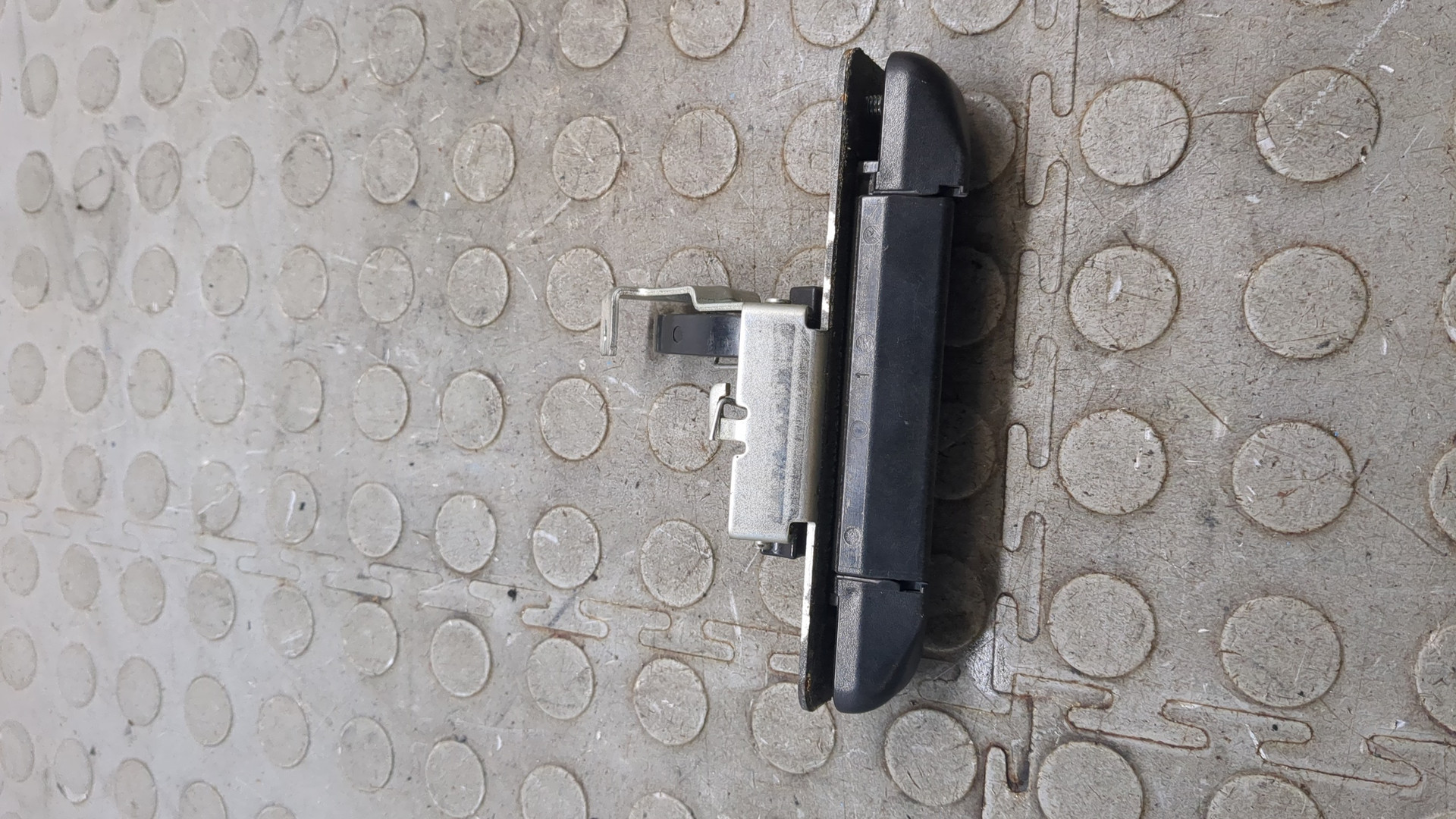 Ручка двери багажника наружная