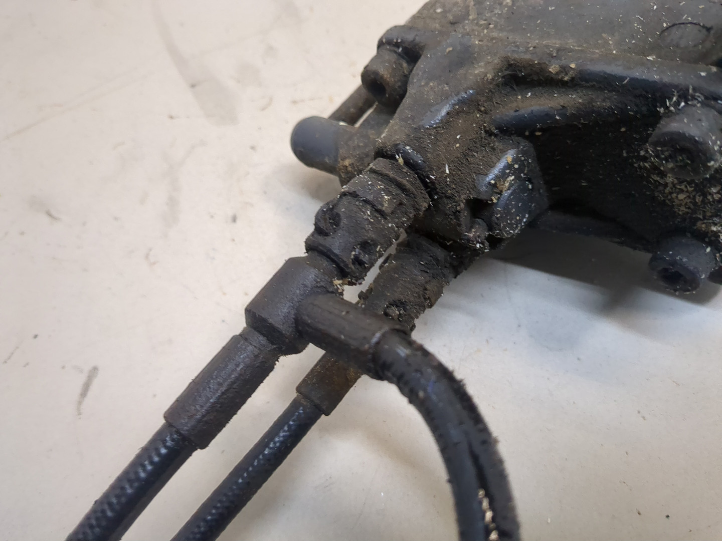 Насос подъема кабины