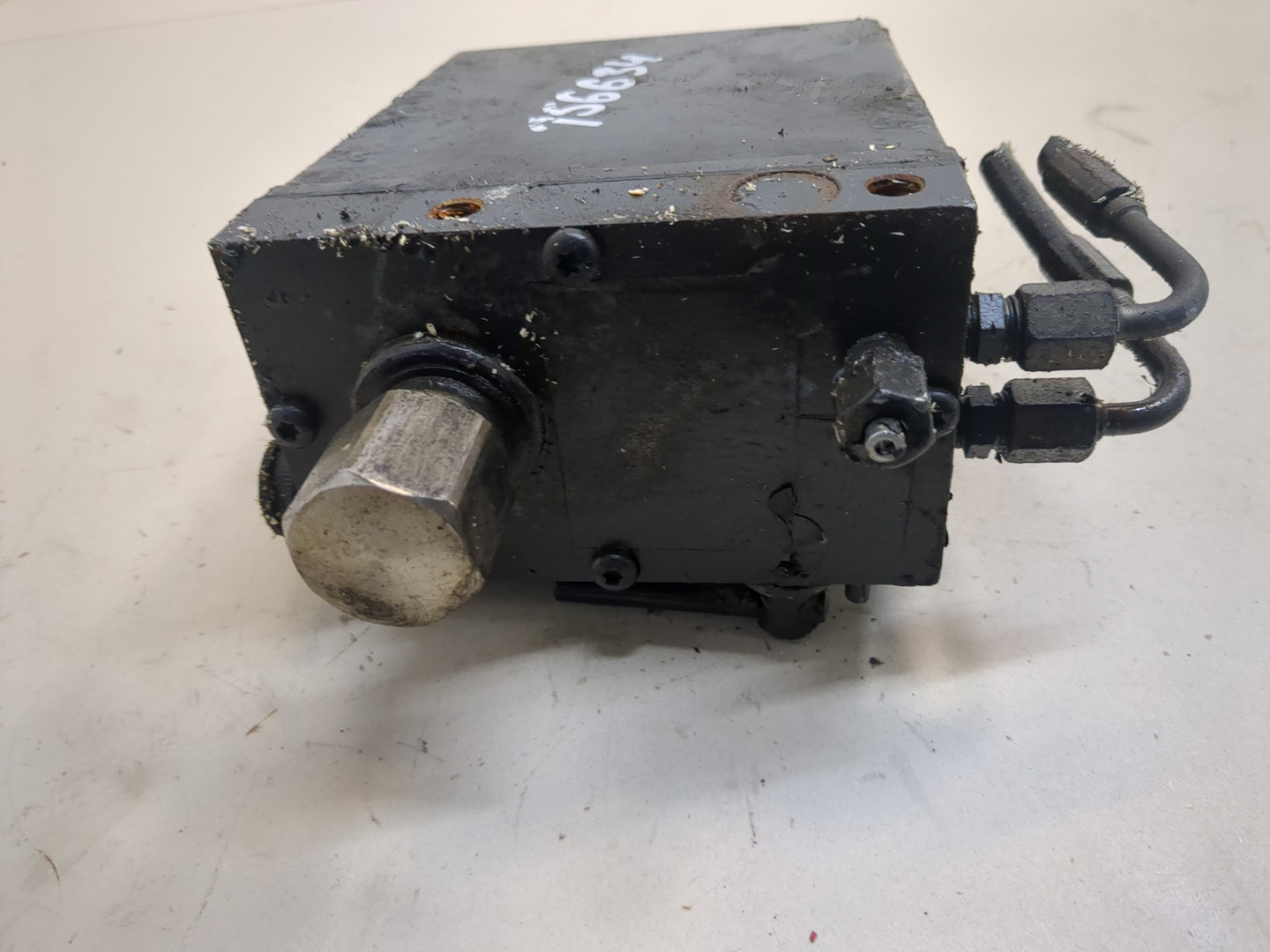 Насос подъема кабины