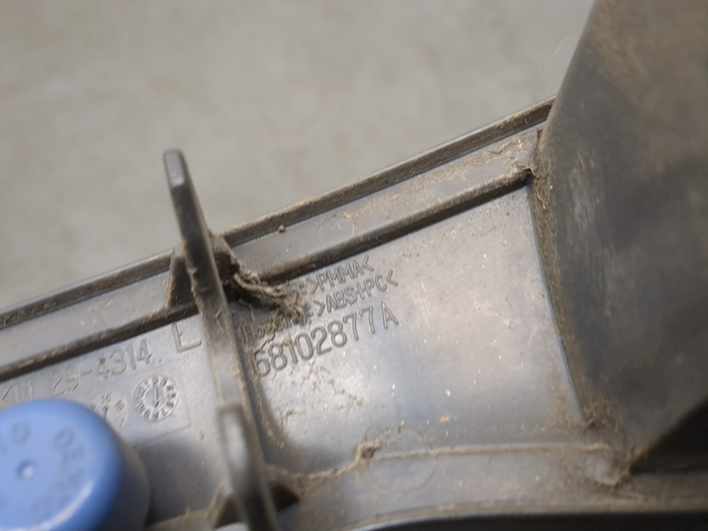 Фара противотуманная левая