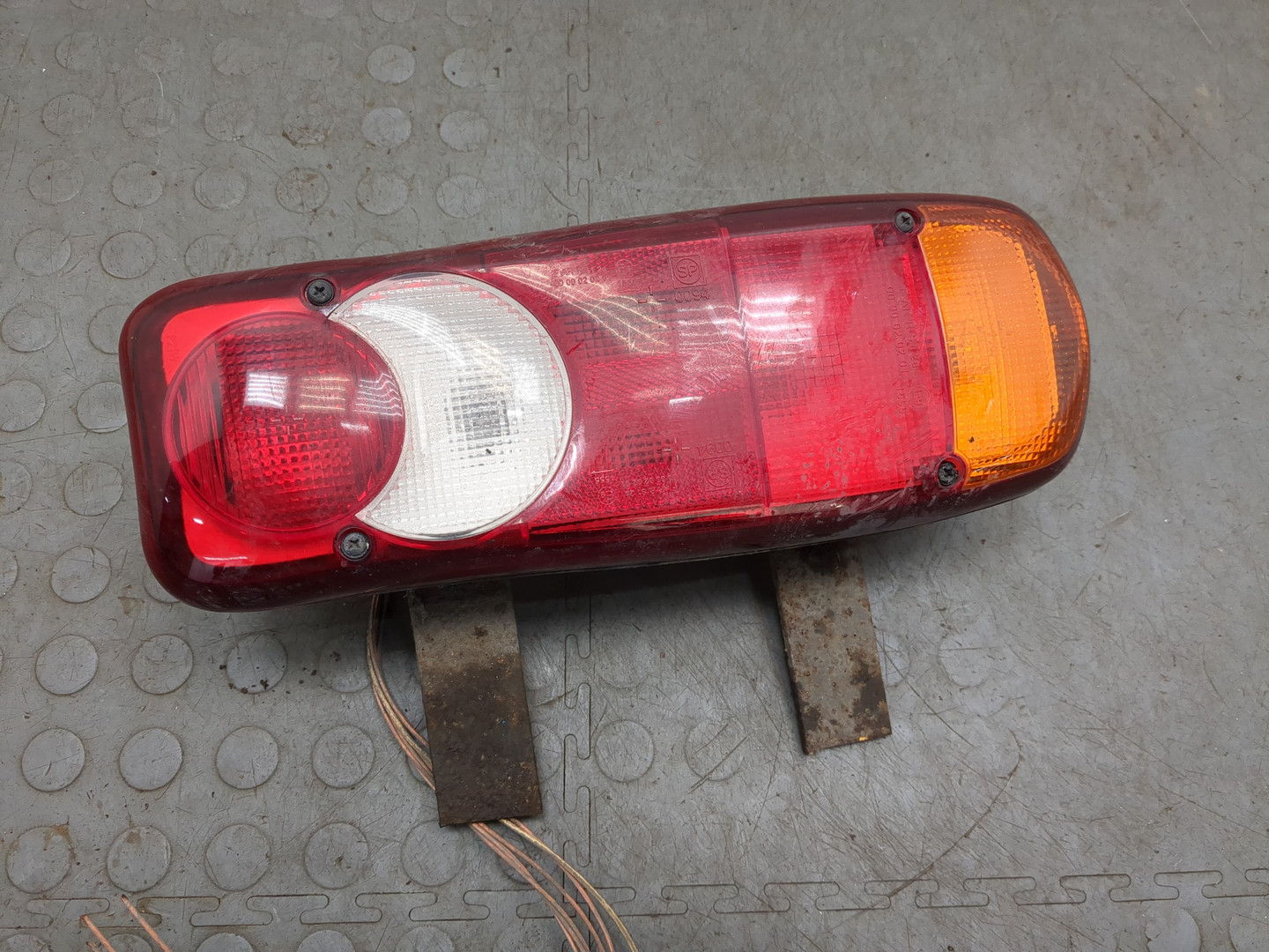 Фонарь задний правый