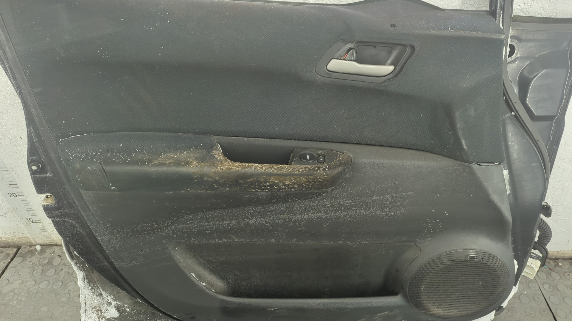 Дверь передняя левая