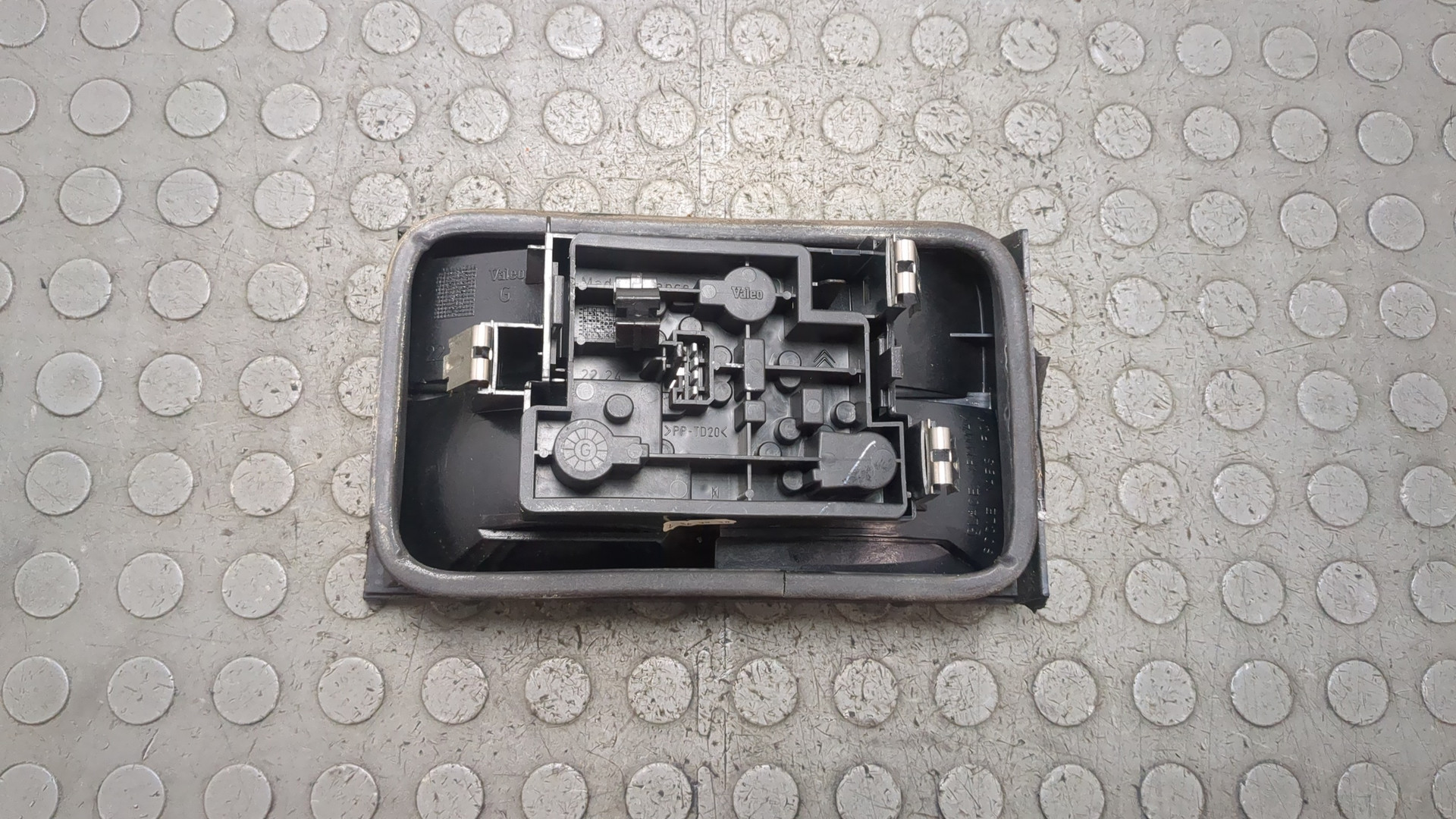 Фонарь задний внутренний левый