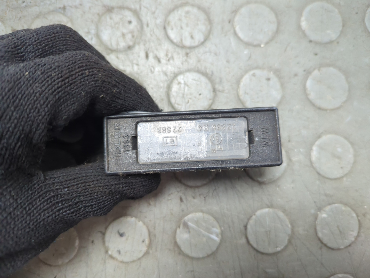 Фонарь подсветки номера