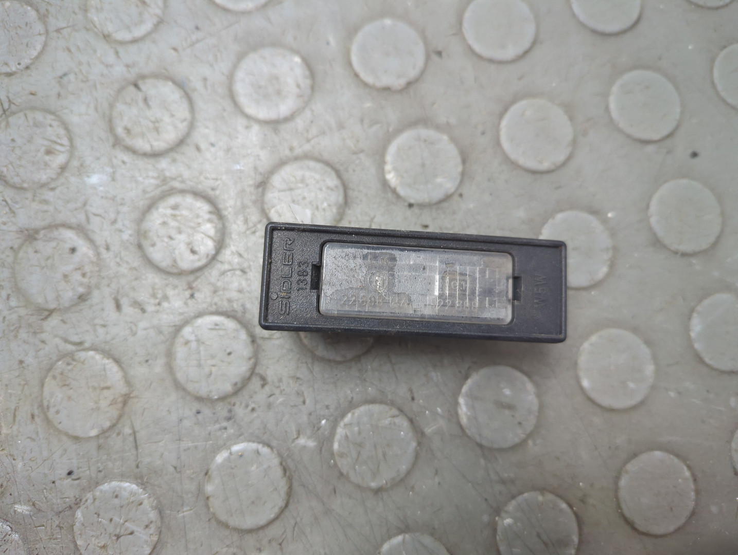 Фонарь подсветки номера