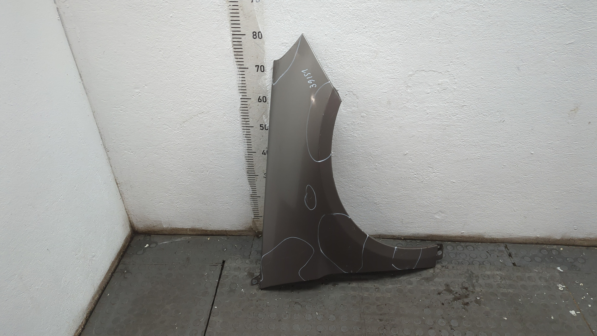 Крыло переднее правое