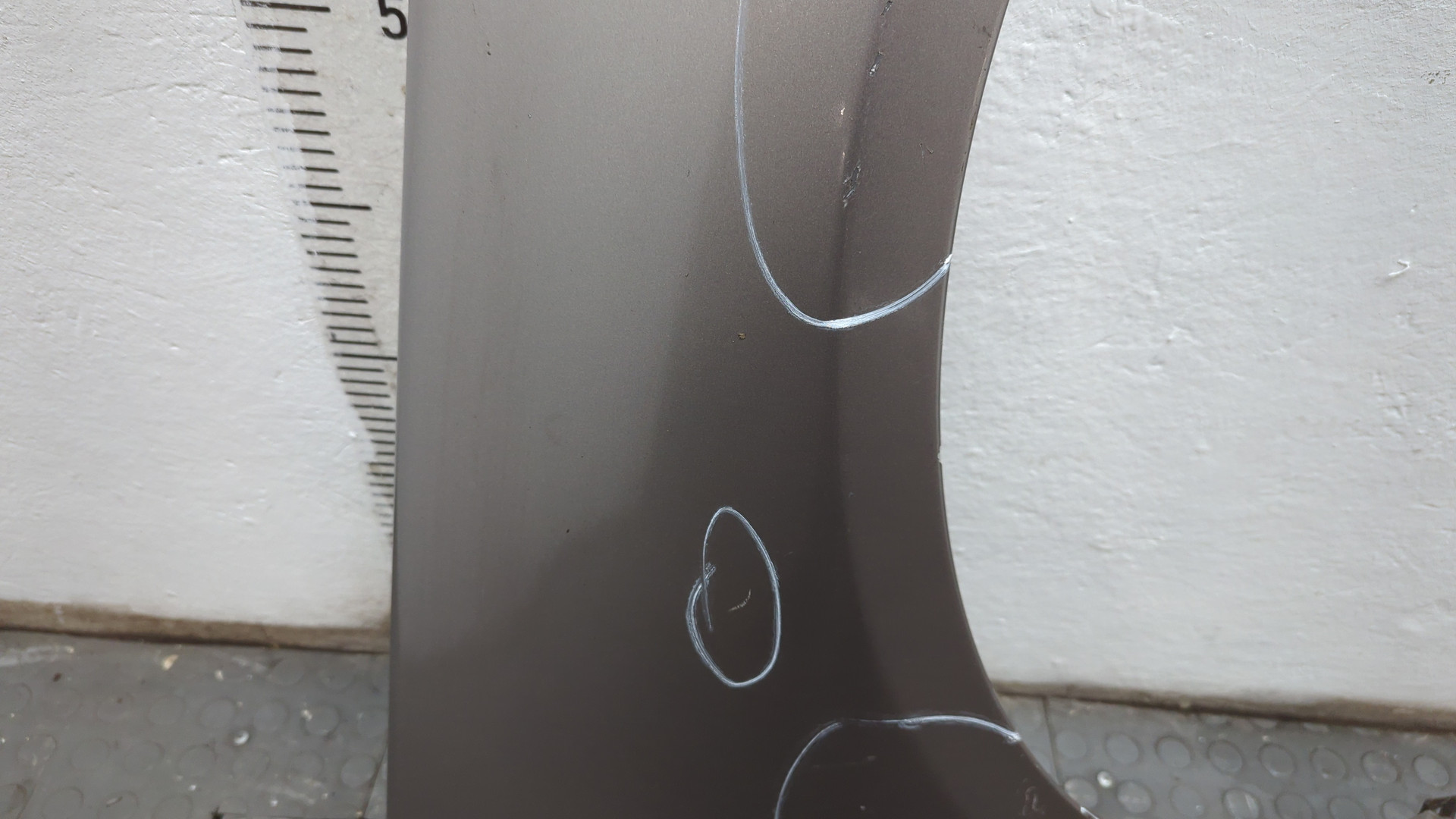 Крыло переднее правое