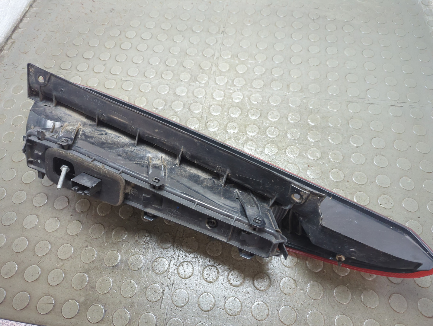 Фонарь задний левый