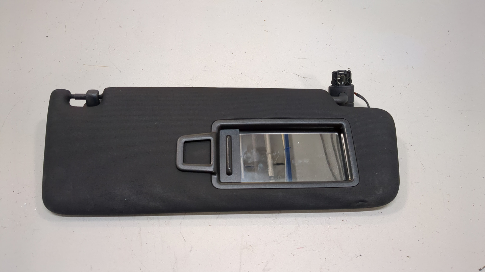 Козырек солнцезащитный