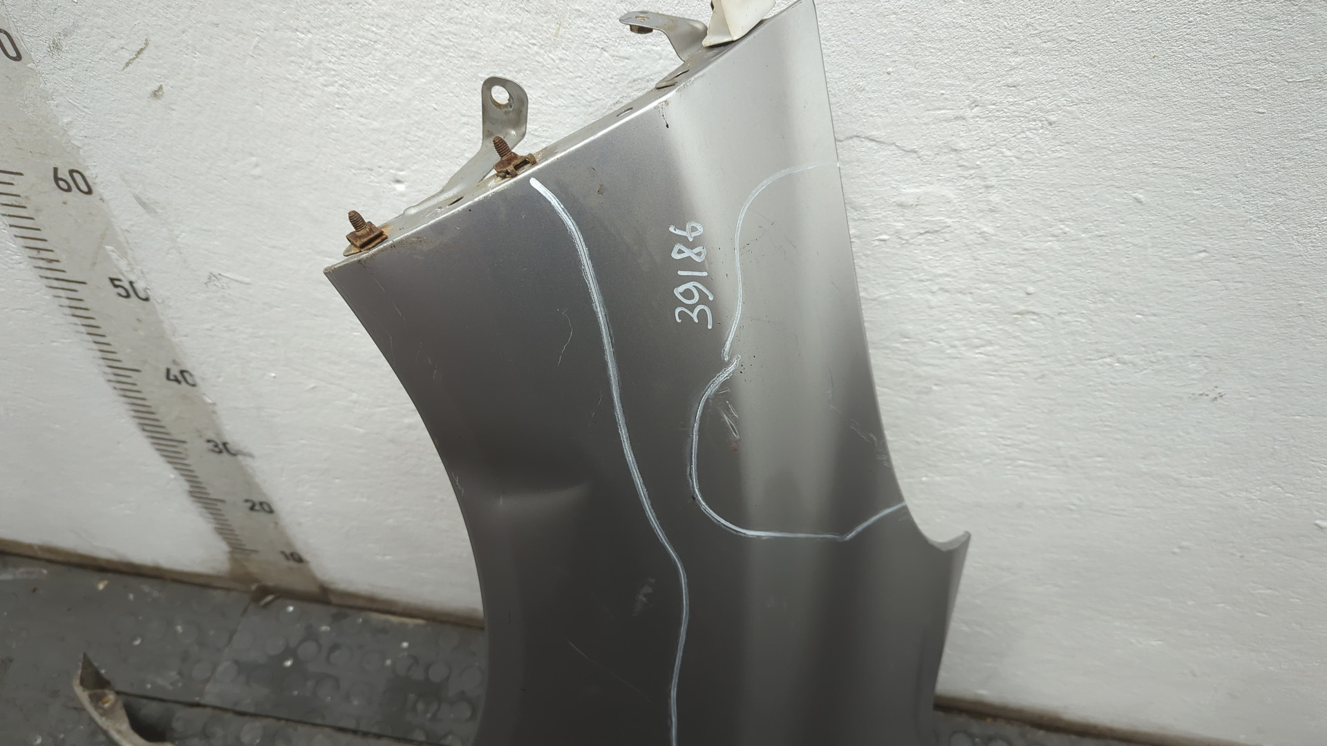 Крыло переднее левое