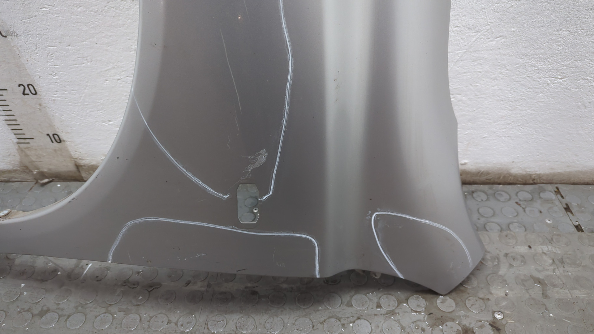 Крыло переднее левое