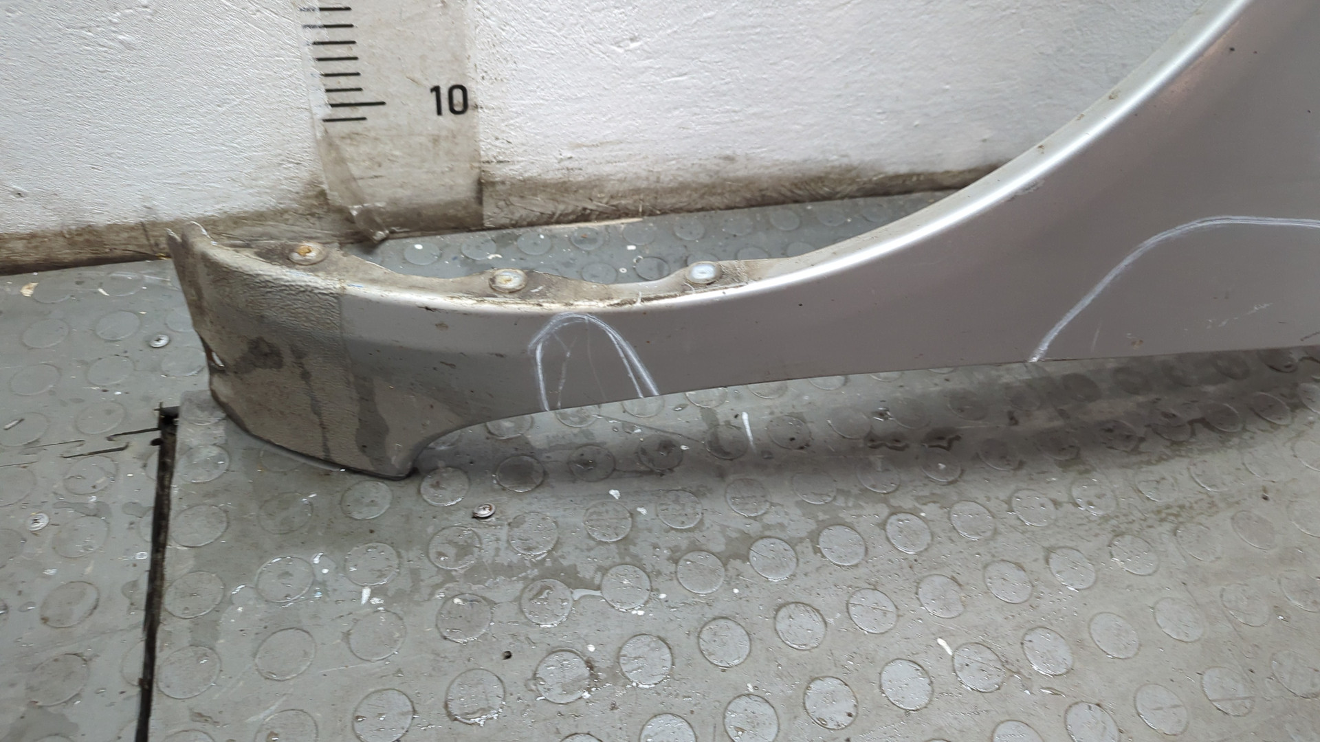 Крыло переднее левое