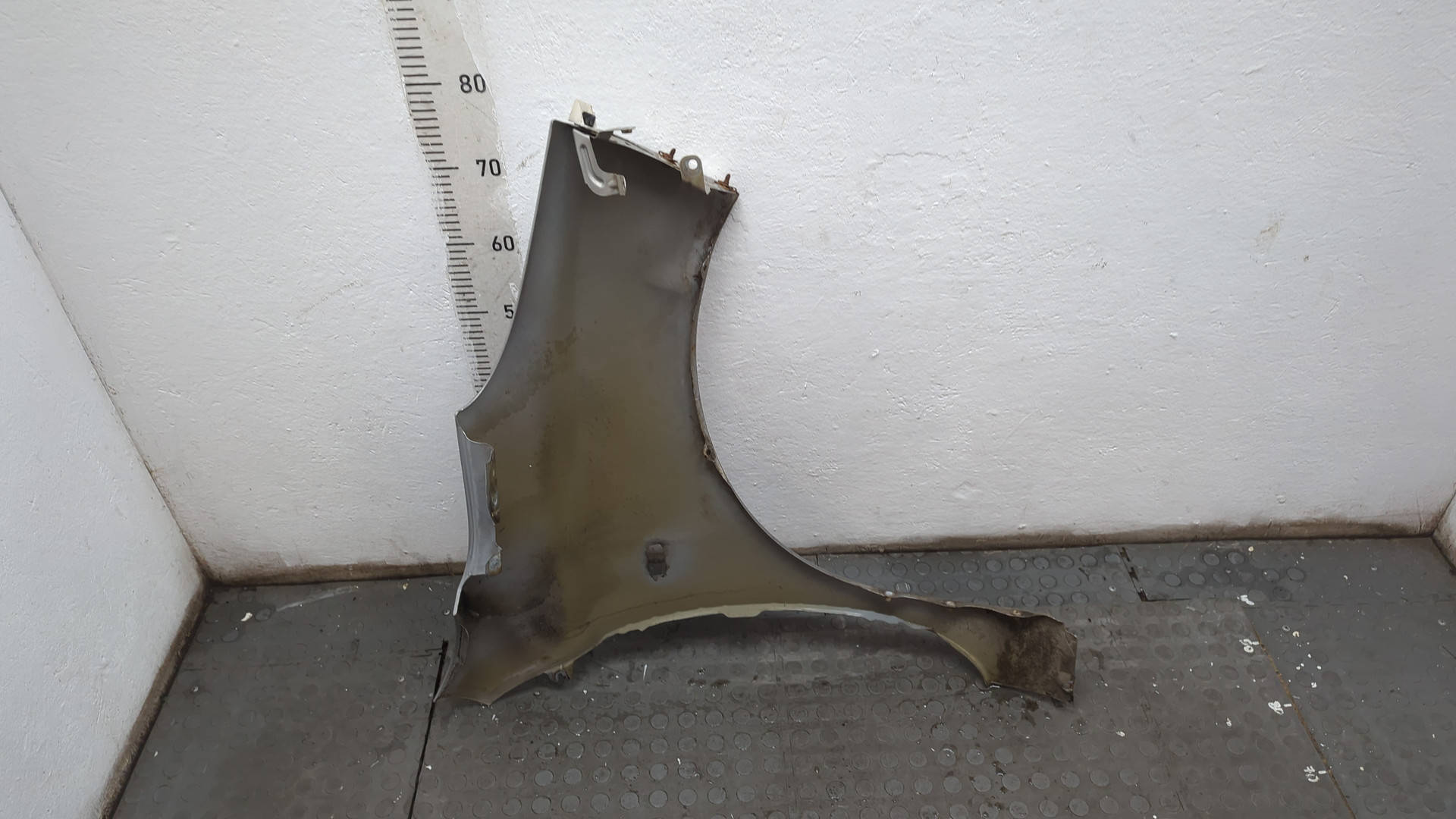 Крыло переднее левое