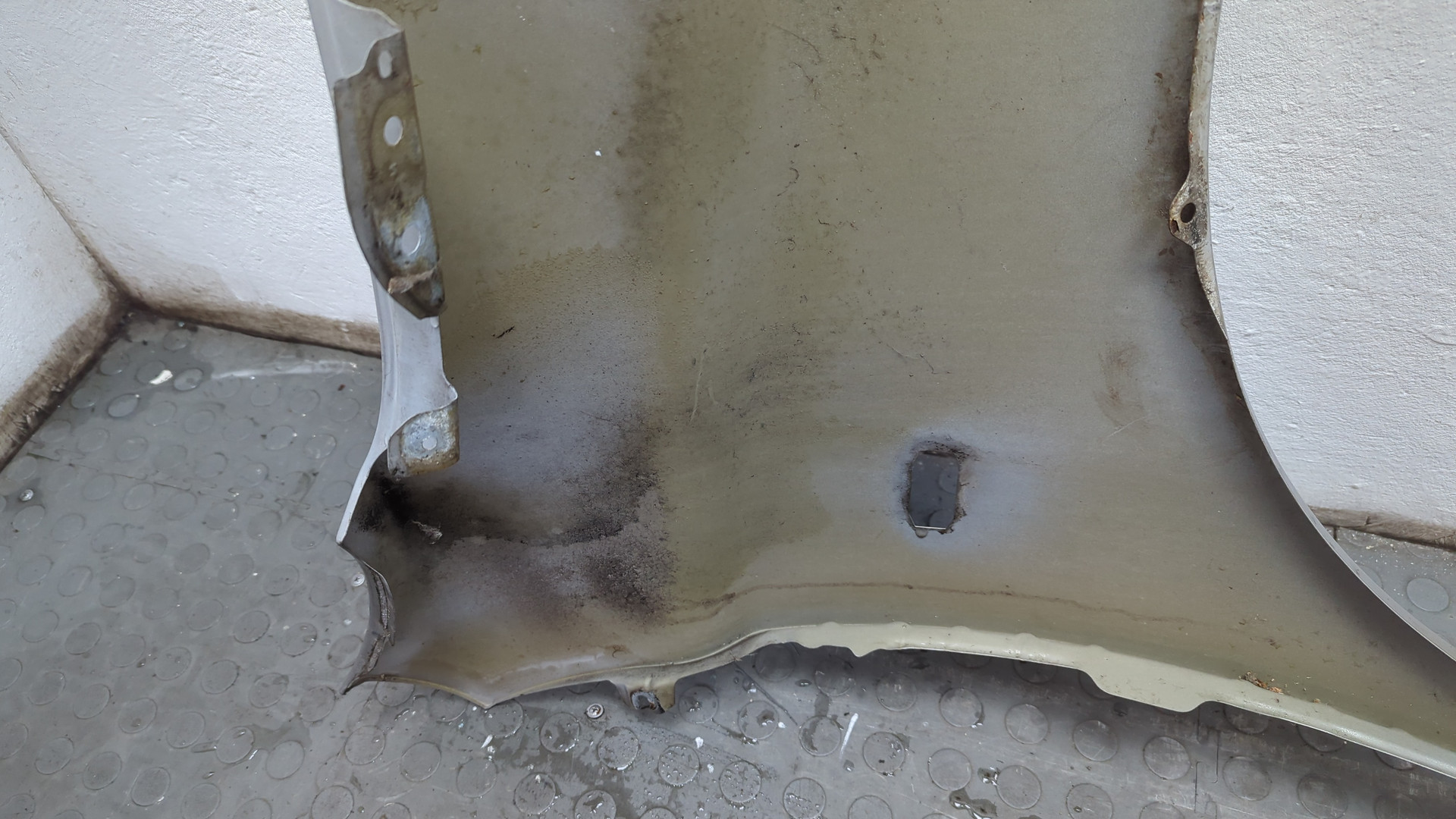 Крыло переднее левое