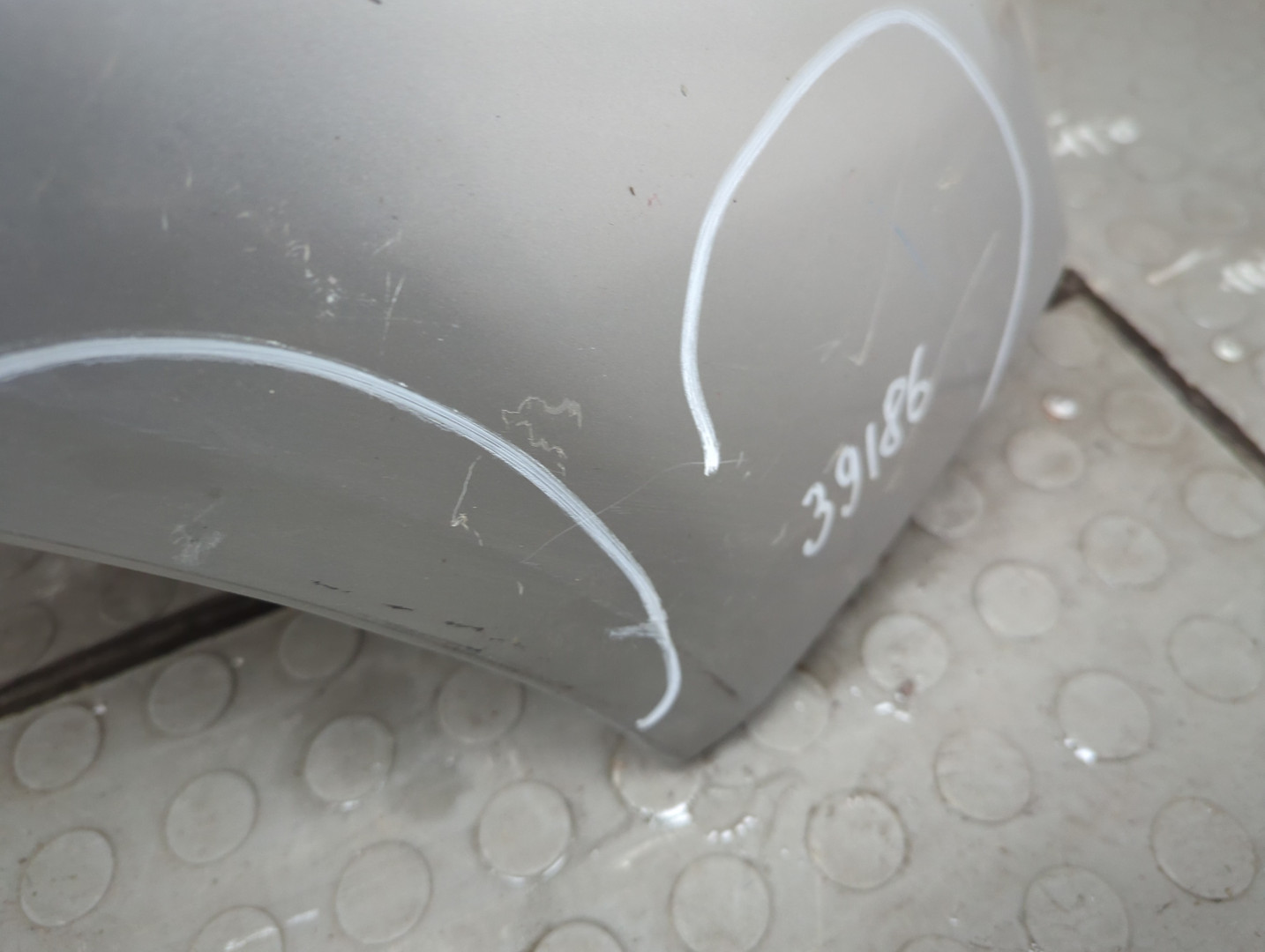 Крыло переднее правое