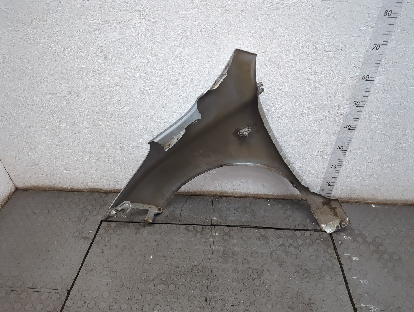 Крыло переднее правое