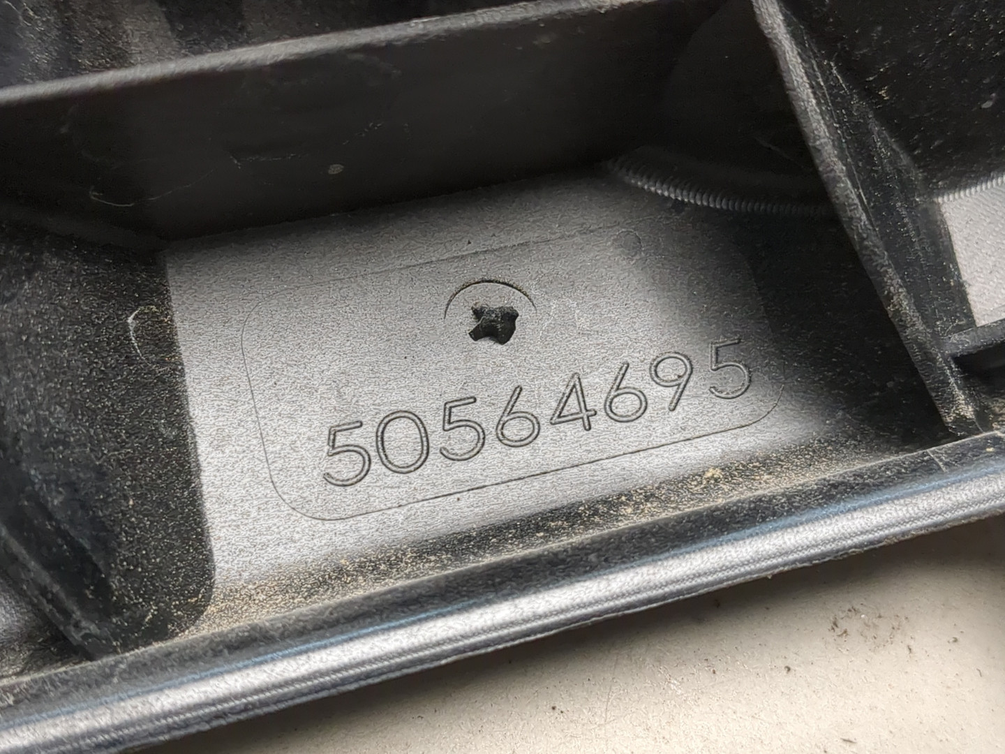 Кронштейн заднего бампера правый