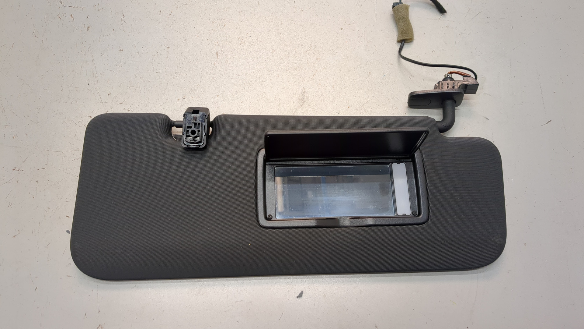 Козырек солнцезащитный